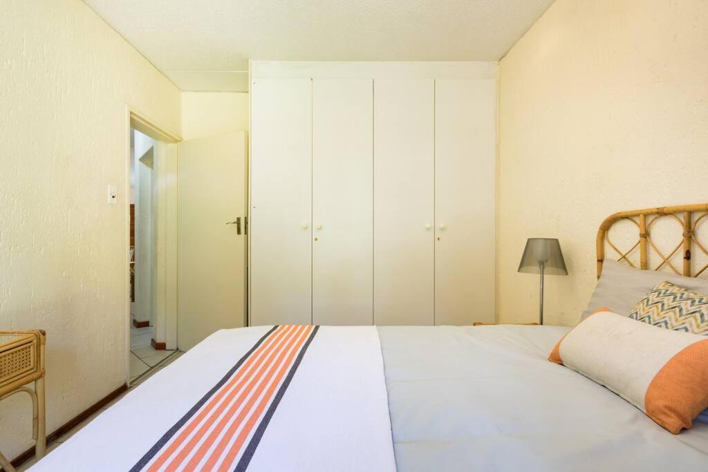Kami Kukakho: Stunning, Secure 2 Bed In Bryanston, Sandton *