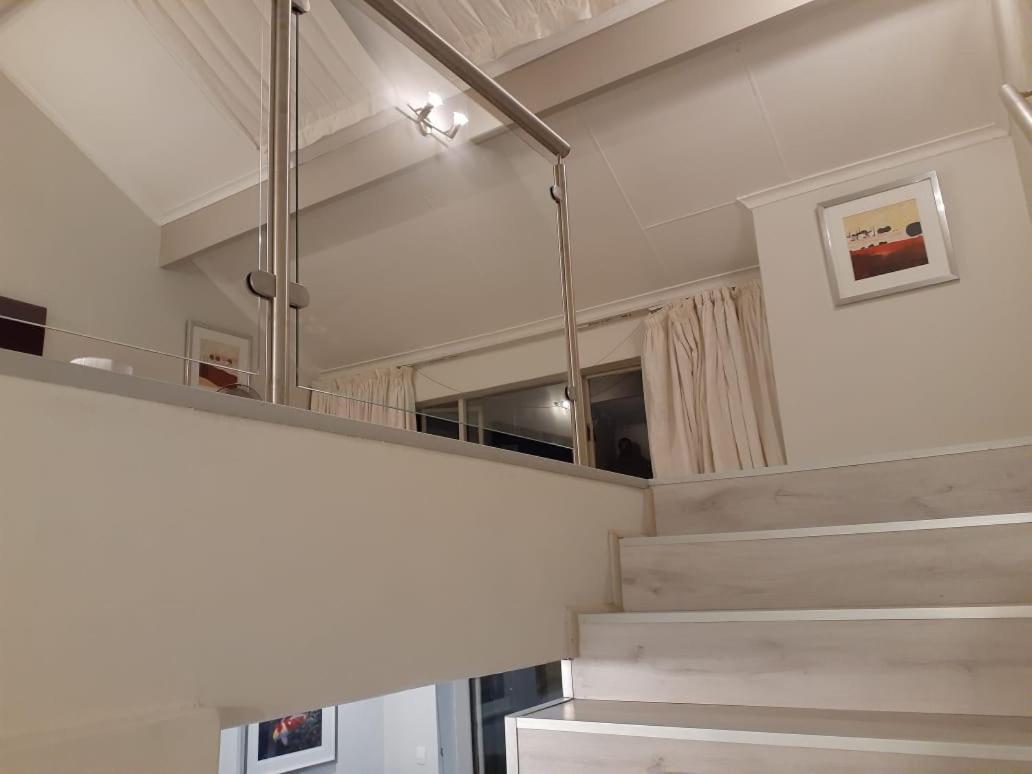Mount Royal 09 - Large 1 Bed With Balcony