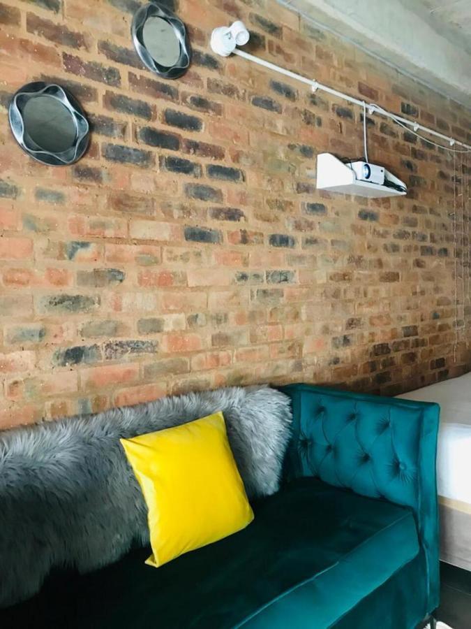 Cozy In The Center Of Maboneng With Free Wifi *