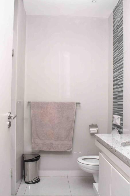 Stunning 2 Bedroom Apartamento *