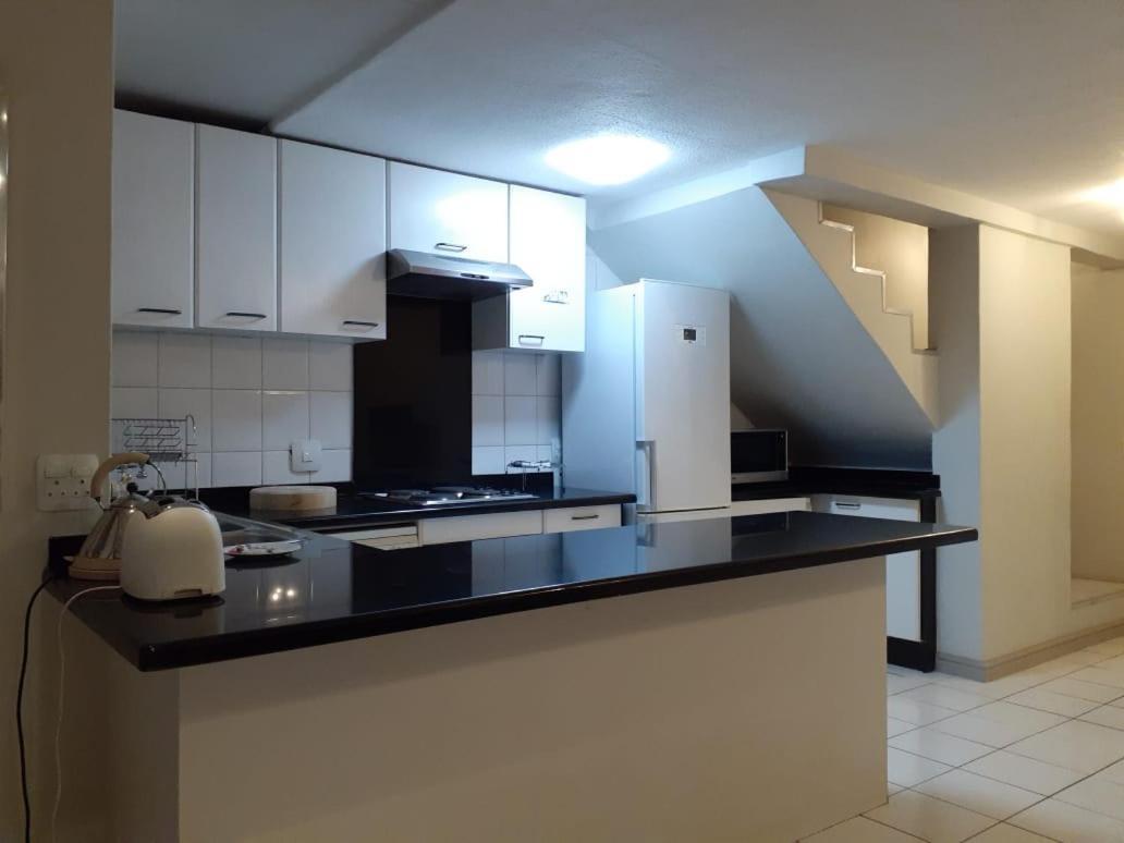 Mount Royal 09 - Large 1 Bed With Balcony Apartment Johannesburg