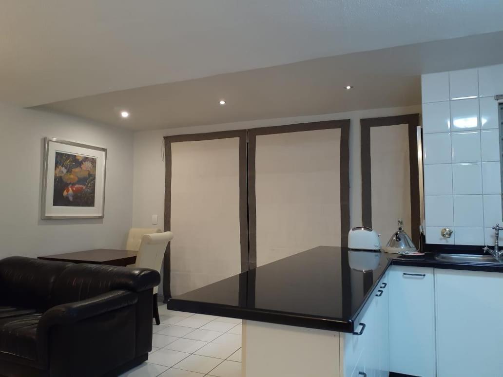 Mount Royal 09 - Large 1 Bed With Balcony * Johannesburg