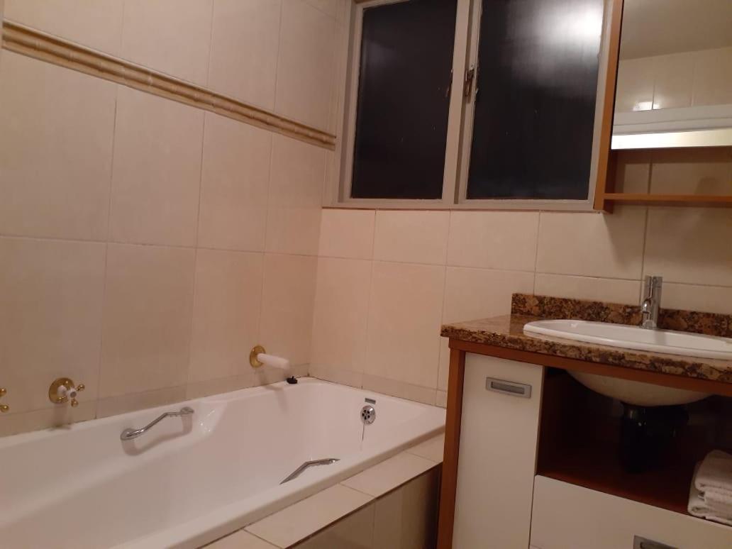 Mount Royal 09 - Large 1 Bed With Balcony