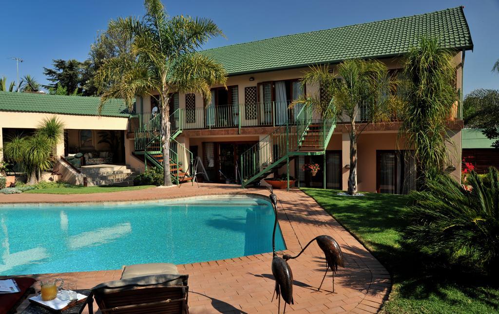 Claires Of Sandton Luxury Guest house 4*