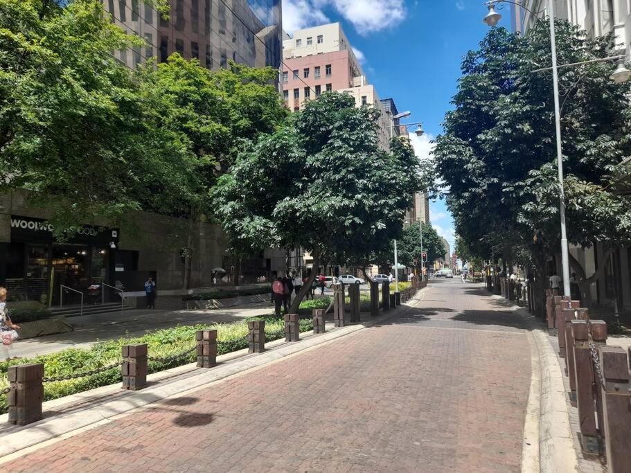 Luxury 2bed Opposite Woolies On Gandhi Square+wifi