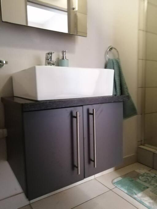 Luxury 2bed Opposite Woolies On Gandhi Square+wifi