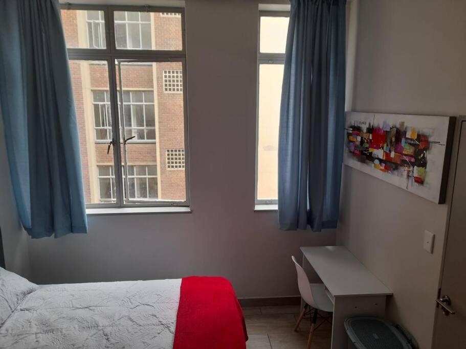 Luxury 2bed Opposite Woolies On Gandhi Square+wifi Apartment Johannesburg