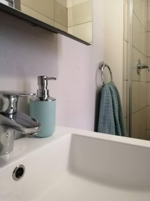 Luxury 2bed Opposite Woolies On Gandhi Square+wifi Apartment *