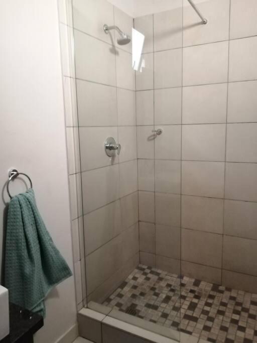 Luxury 2bed Opposite Woolies On Gandhi Square+wifi Apartment *