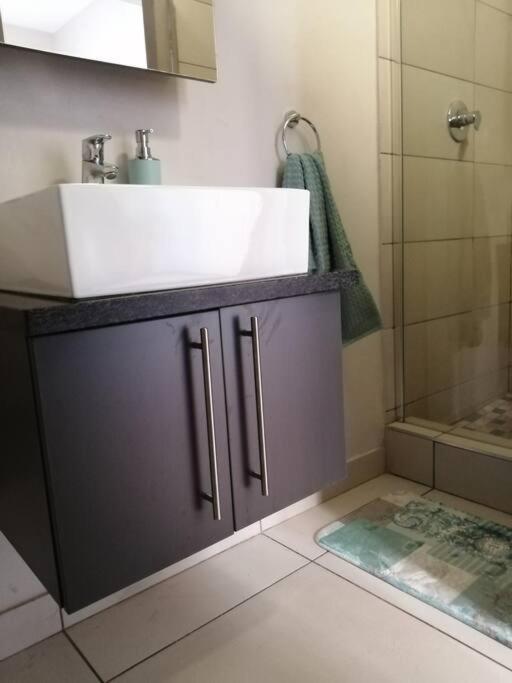 Luxury 2bed Opposite Woolies On Gandhi Square+wifi