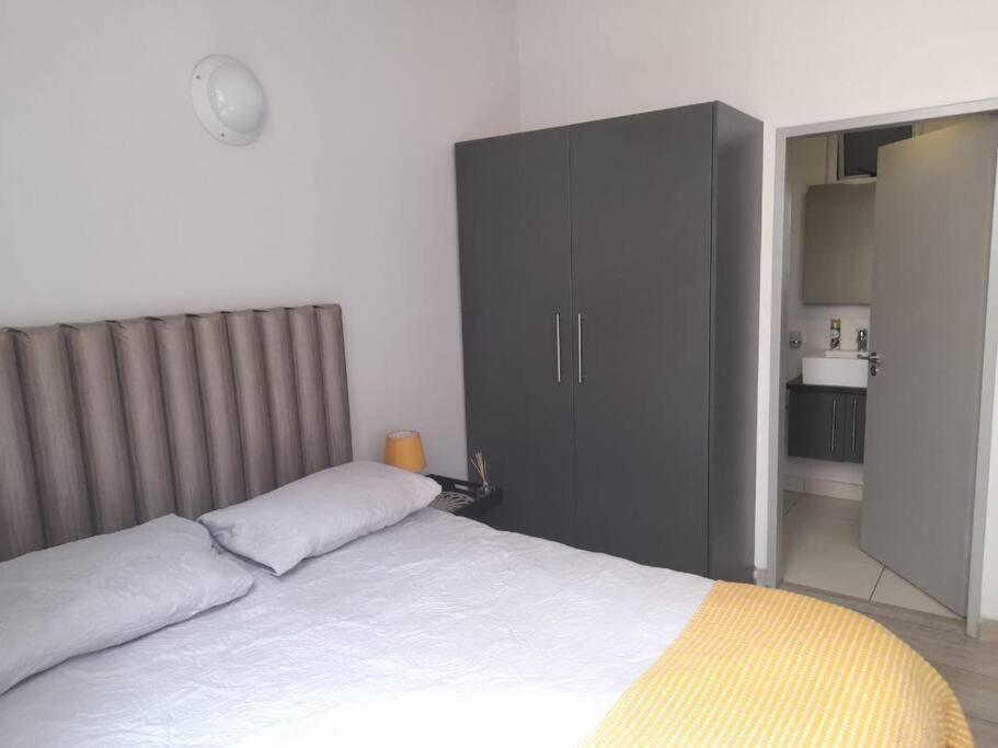 Luxury 2bed Opposite Woolies On Gandhi Square+wifi