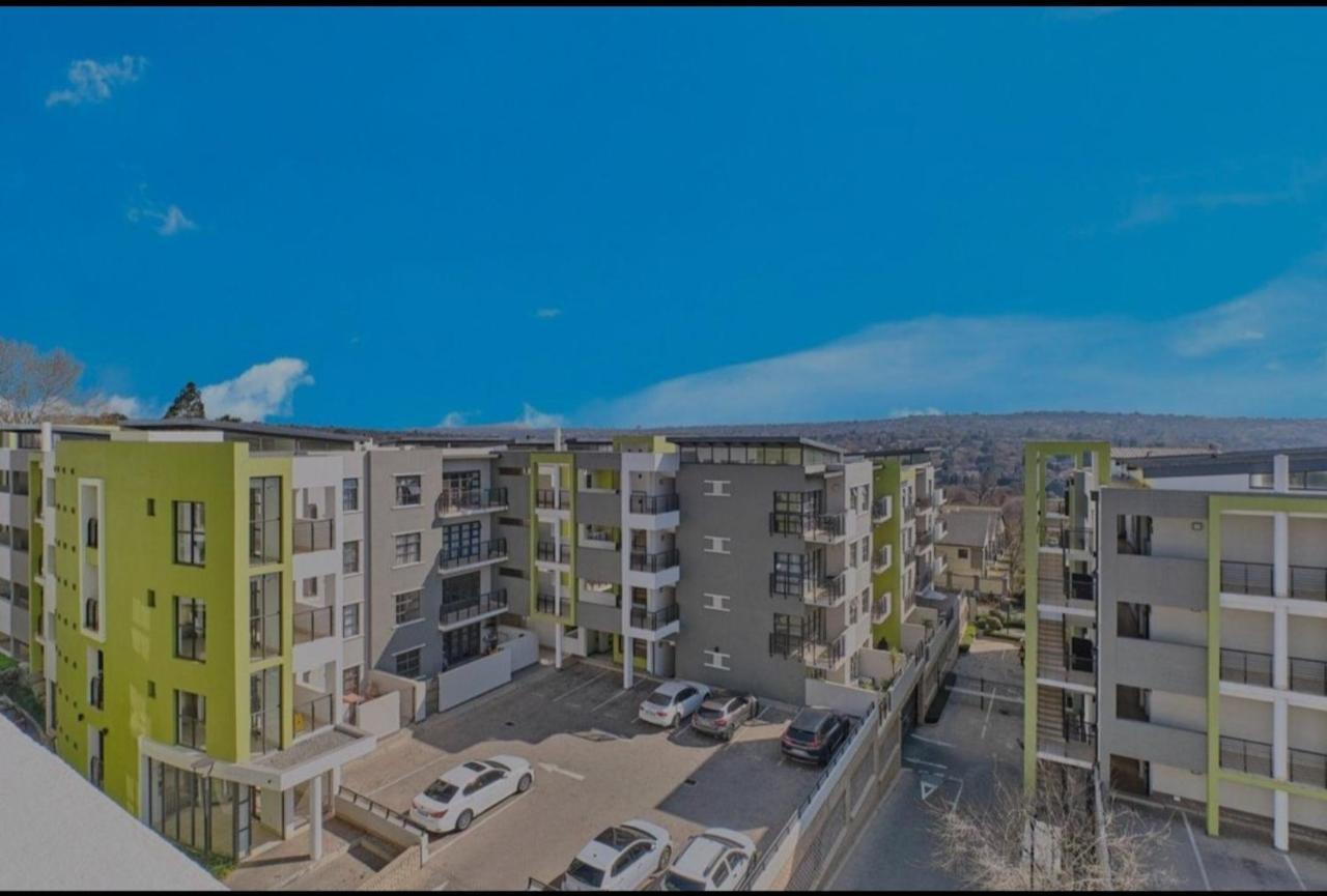 Modern One Bedroom In Rivonia Căn hộ *