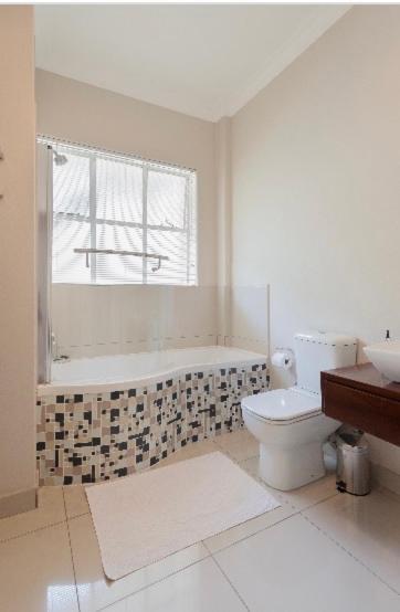 Modern In Rosebank Apartment Johannesburg
