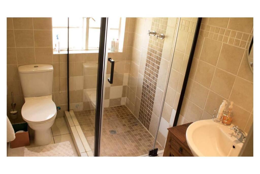 Charming 2 Bed In Rosebank's Trendy Art Mile. Holiday home *
