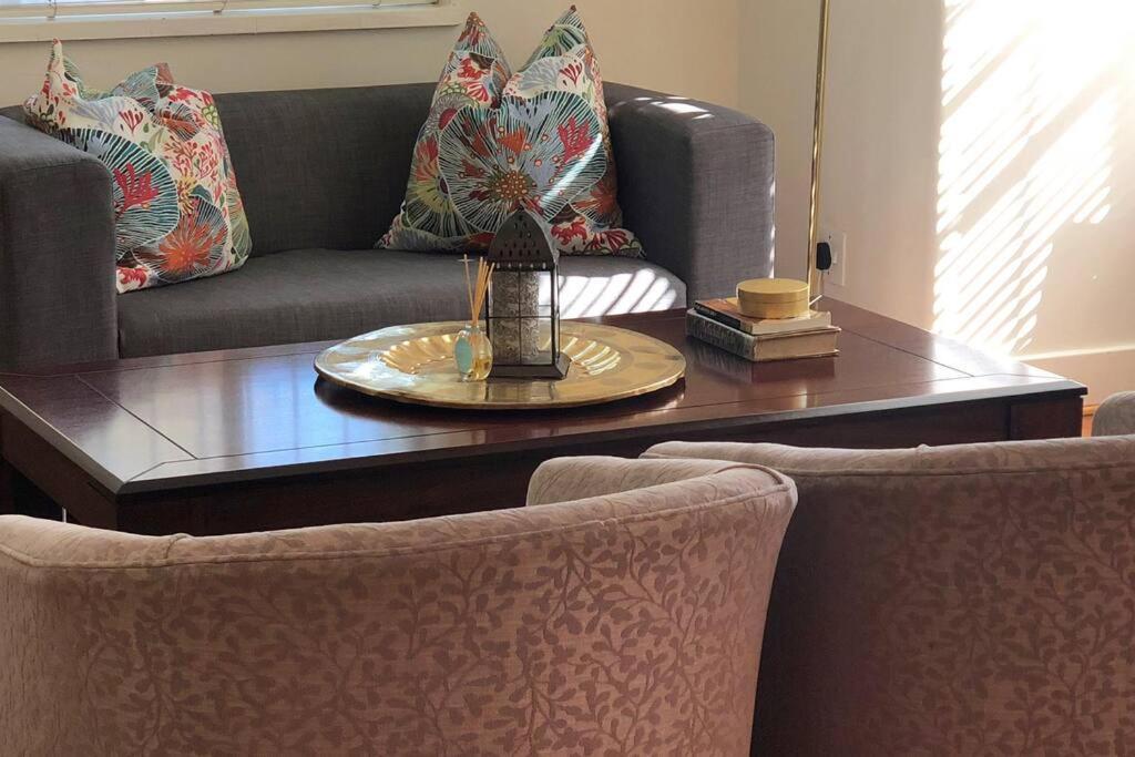 Charming 2 Bed In Rosebank's Trendy Art Mile. * Johannesburg