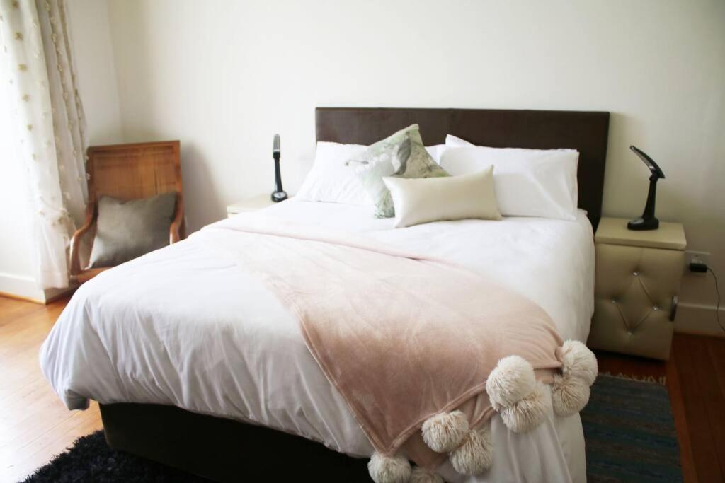 Charming 2 Bed In Rosebank's Trendy Art Mile. * Johannesburg