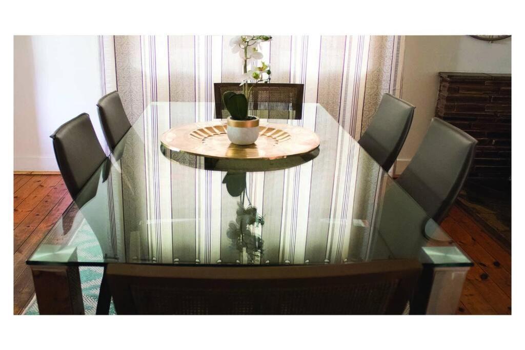 Charming 2 Bed In Rosebank's Trendy Art Mile. Holiday home