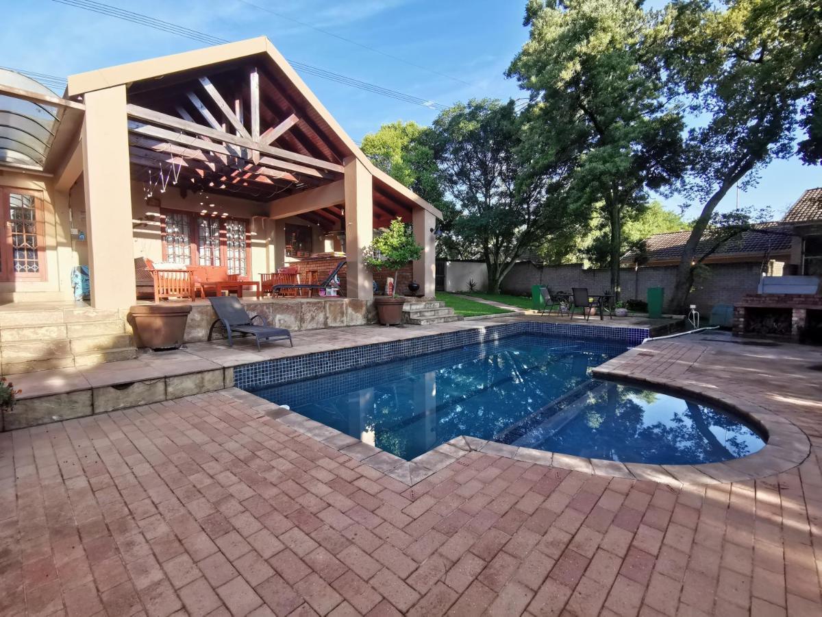 Paulshof Sandton - Hluhluwe Road Complex *