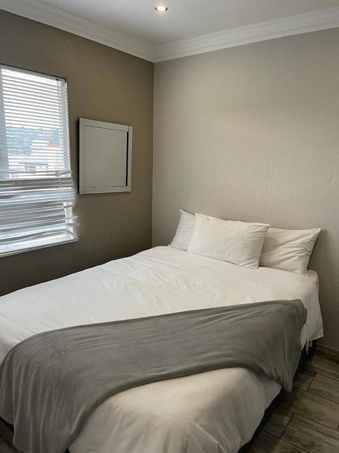 Apartment Semeni Asante 16 Johannesburg