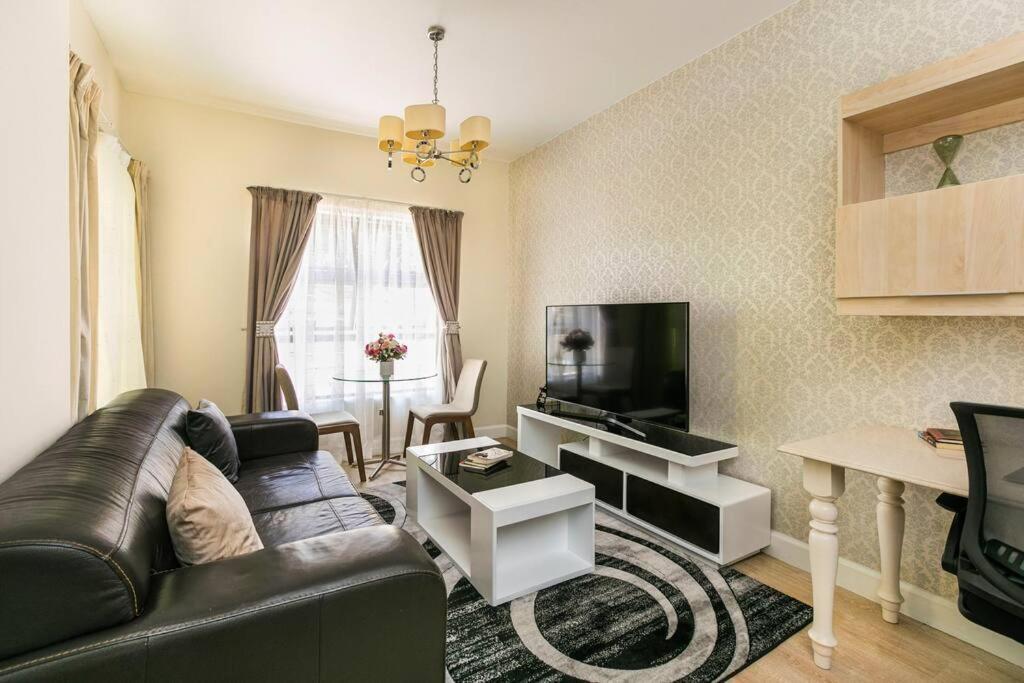 Exquisite Comfortable And Affordable Elegant Place * Johannesburg