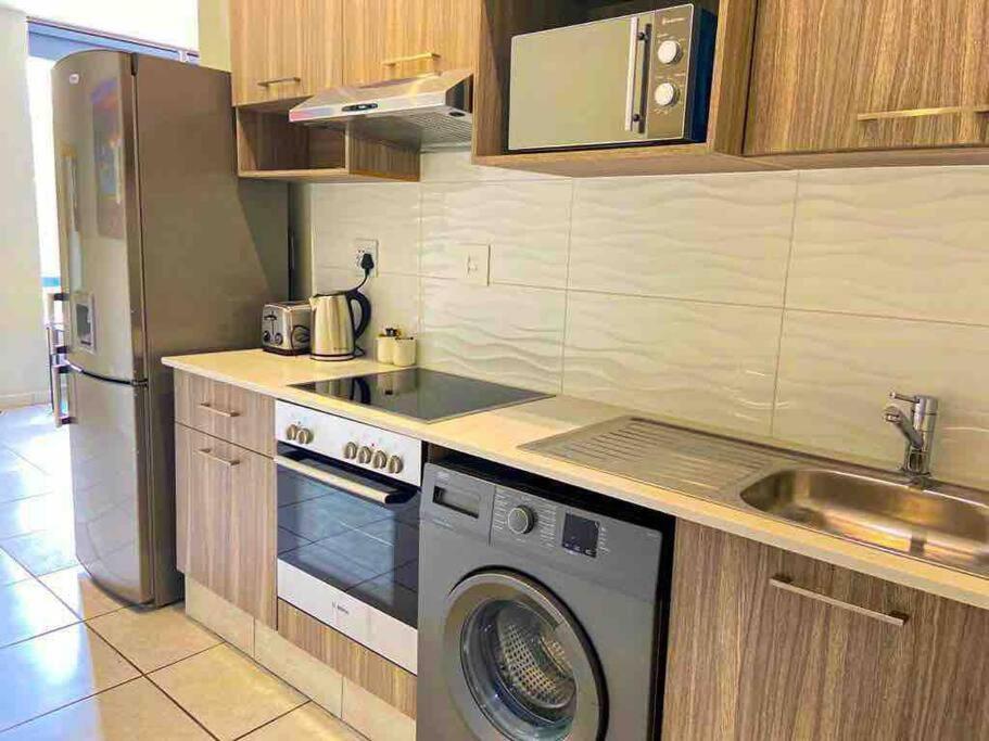 Beautiful 1 Bedroom Apartment *