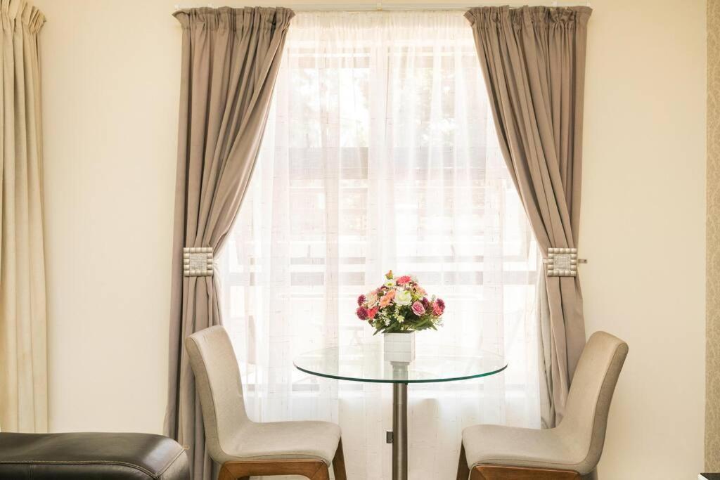 Exquisite Comfortable And Affordable Elegant Place *