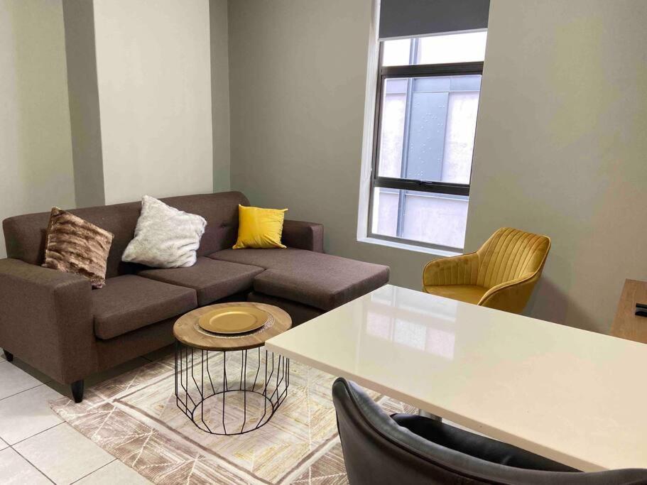 Cozy 1 Bedroom With Free Wi-fi Apartment *