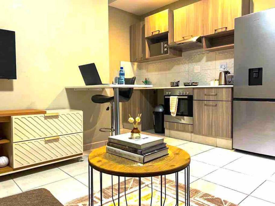 Apartment Cozy 1 Bedroom With Free Wi-fi *