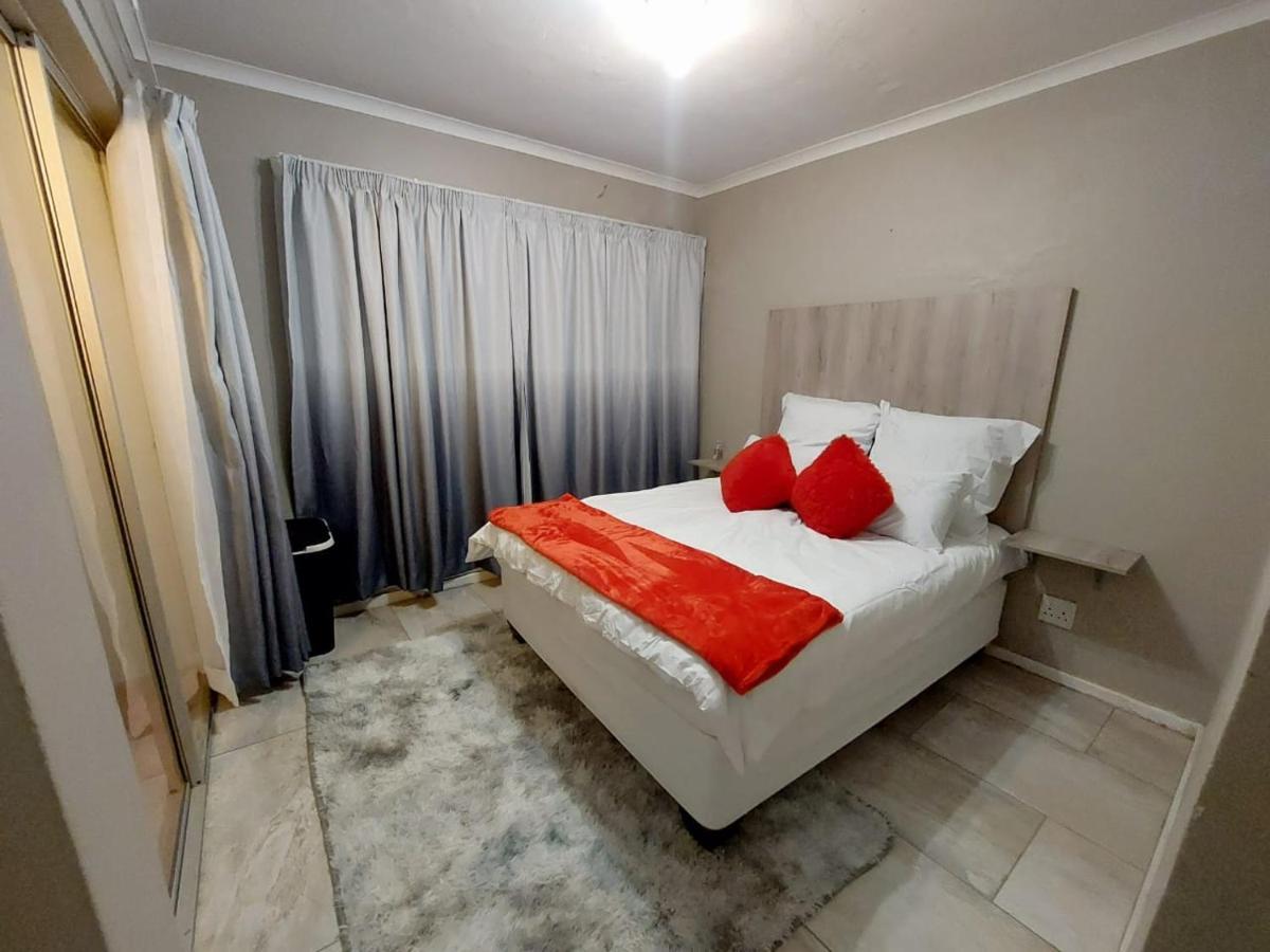 Apartment Northcliff Terrace 2 Bedroom *