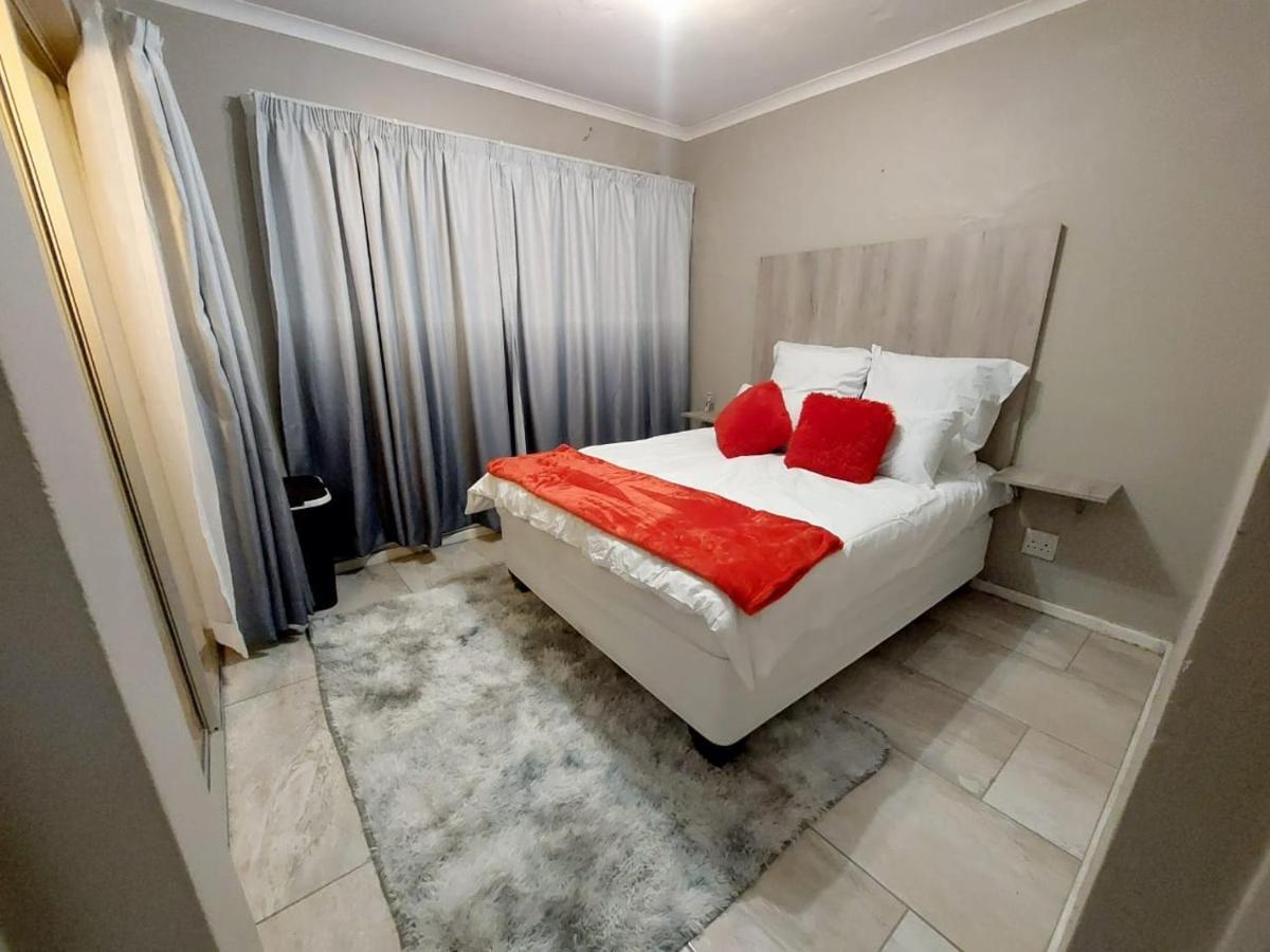 Apartment Northcliff Terrace 2 Bedroom *