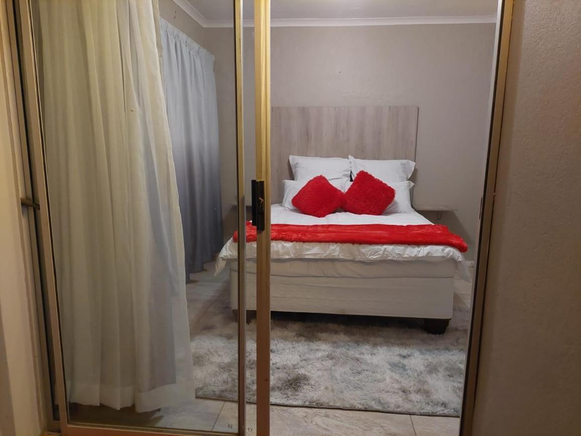 Apartment Northcliff Terrace 2 Bedroom *