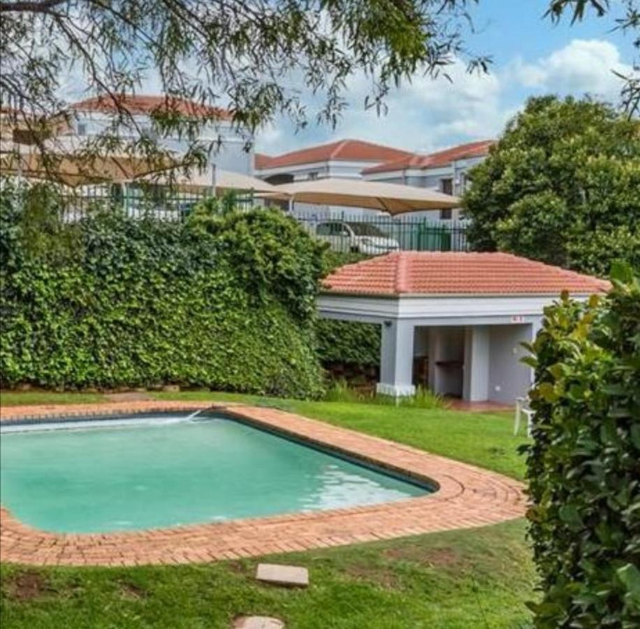 Apartment Northcliff Terrace 2 Bedroom *