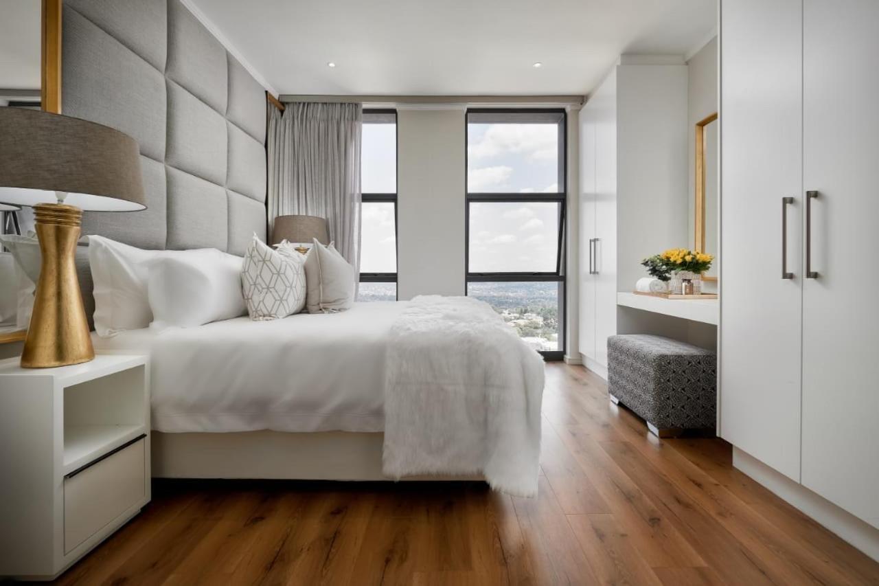 Modern Luxury Furnished In Sandton * Johannesburg