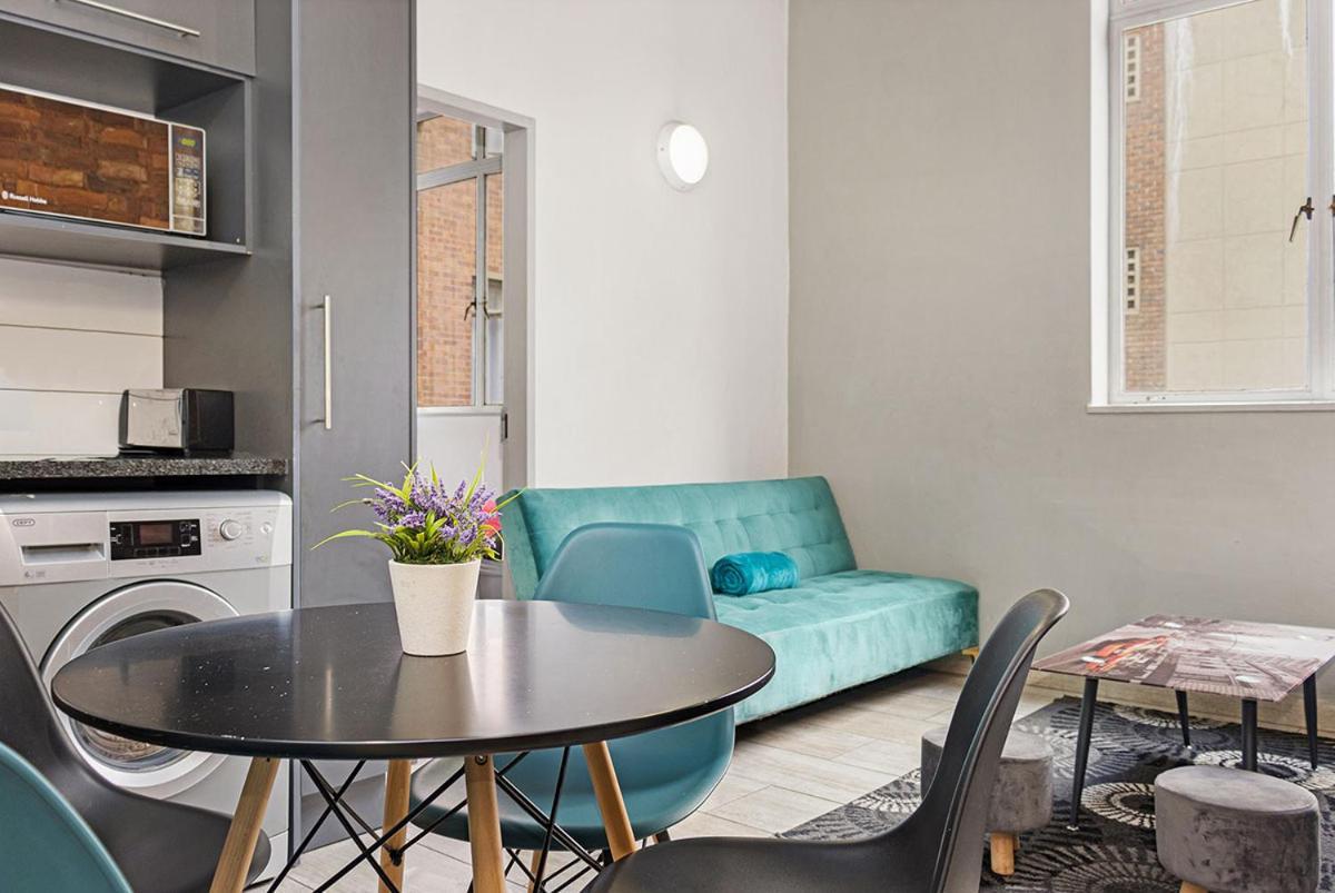Luxury 2bed Opposite Woolies On Gandhi Square+wifi Apartment *
