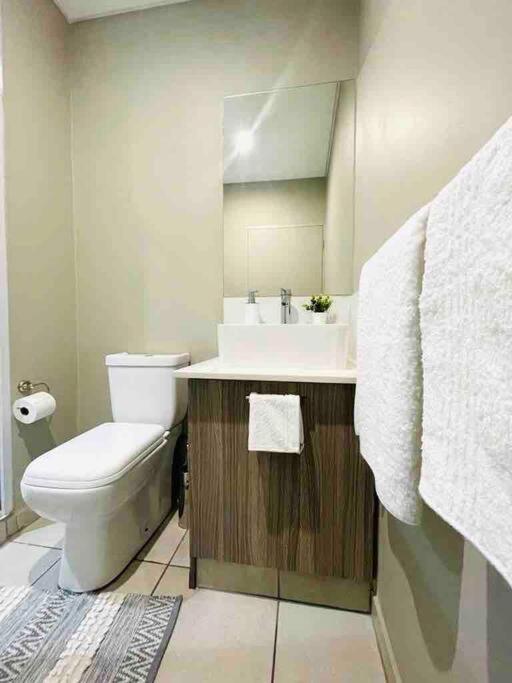 Cozy 1 Bedroom With Free Wi-fi Apartment Johannesburg