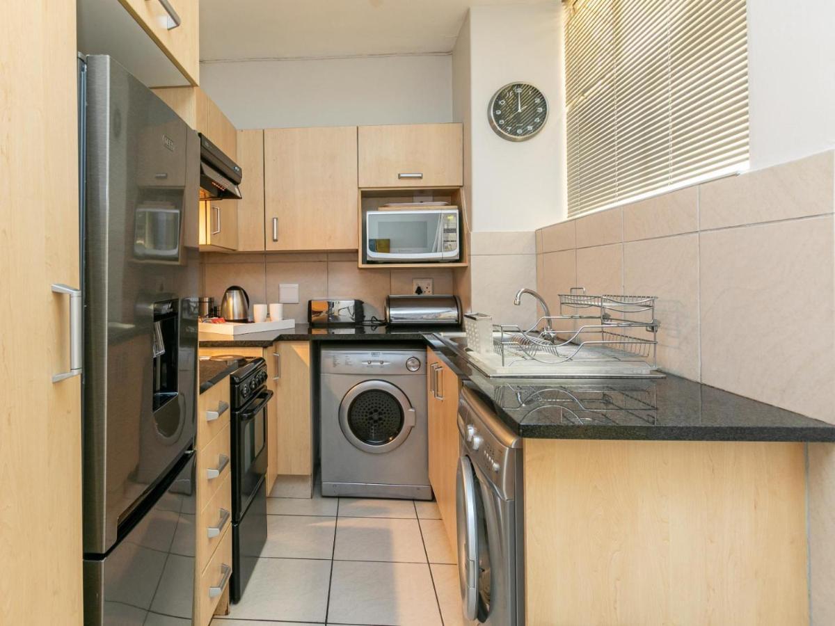 Rad - Illovo Mews 245 Oxford Road Apartment *