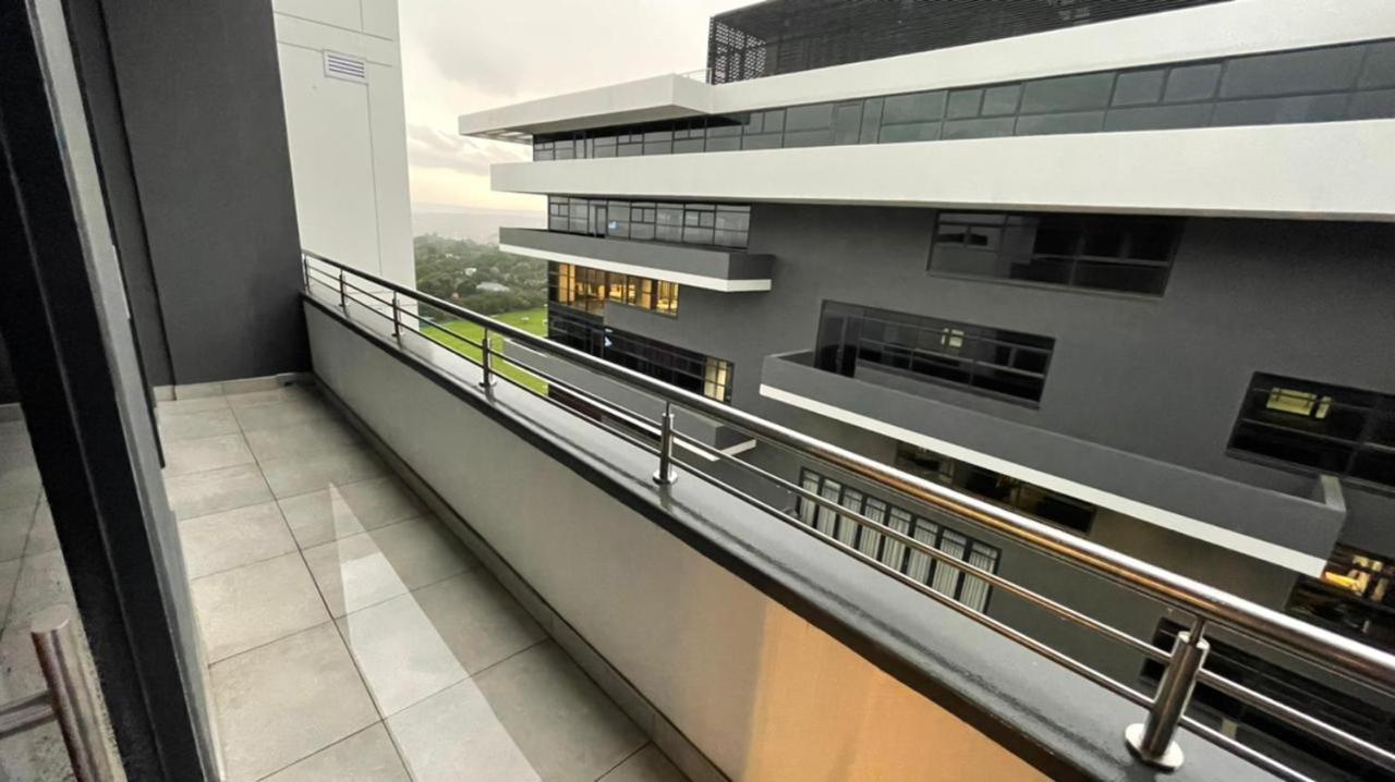 Illovo Central 1 Bedroom Apartment Johannesburg
