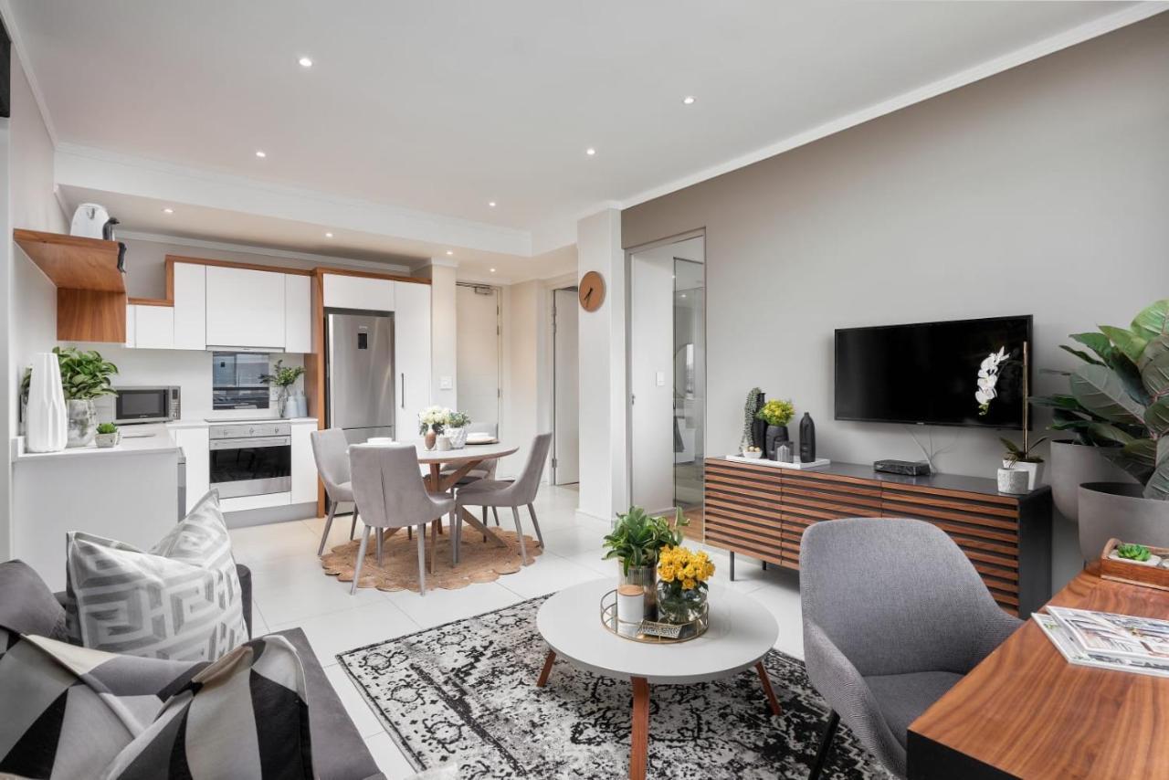 Apartment Modern Luxury Furnished In Sandton *