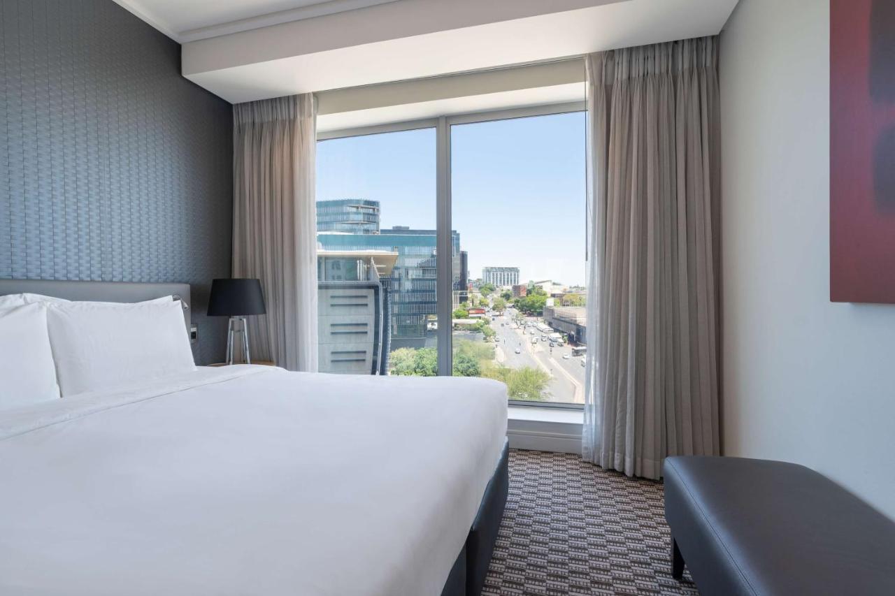 Khách sạn Radisson Blu Gautrain Hotel, Sandton Johannesburg
