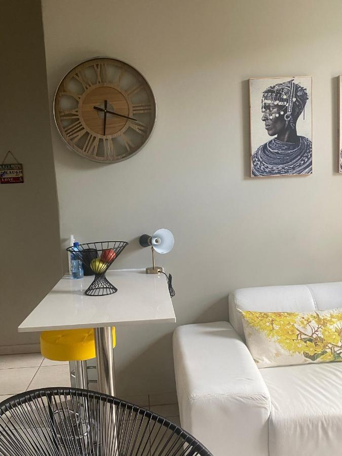 Apartment Lovely Rosebank 1-bedroom With Pool & Cinema Johannesburg