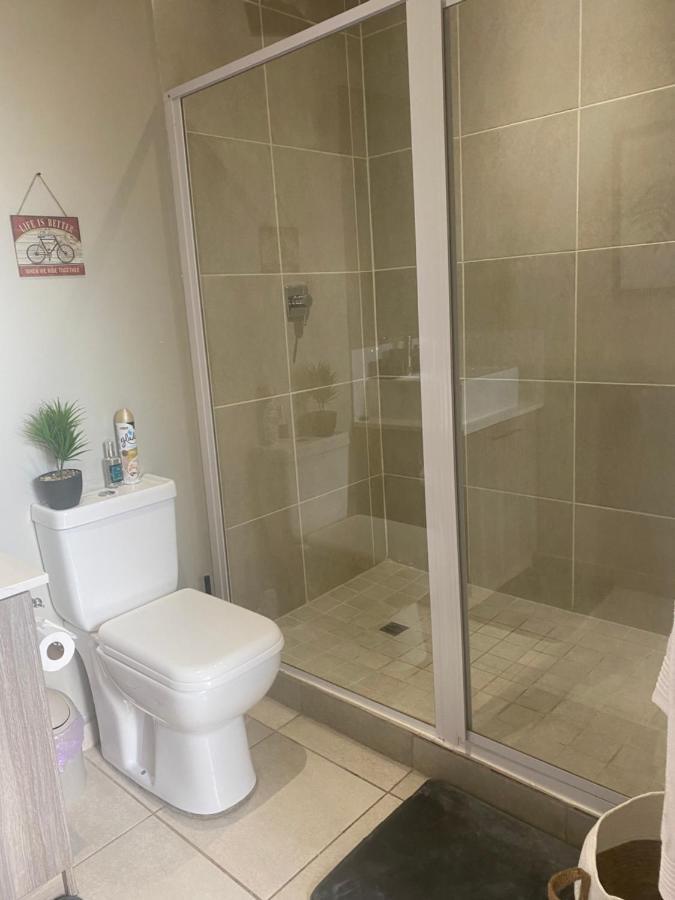 Lovely Rosebank 1-bedroom With Pool & Cinema