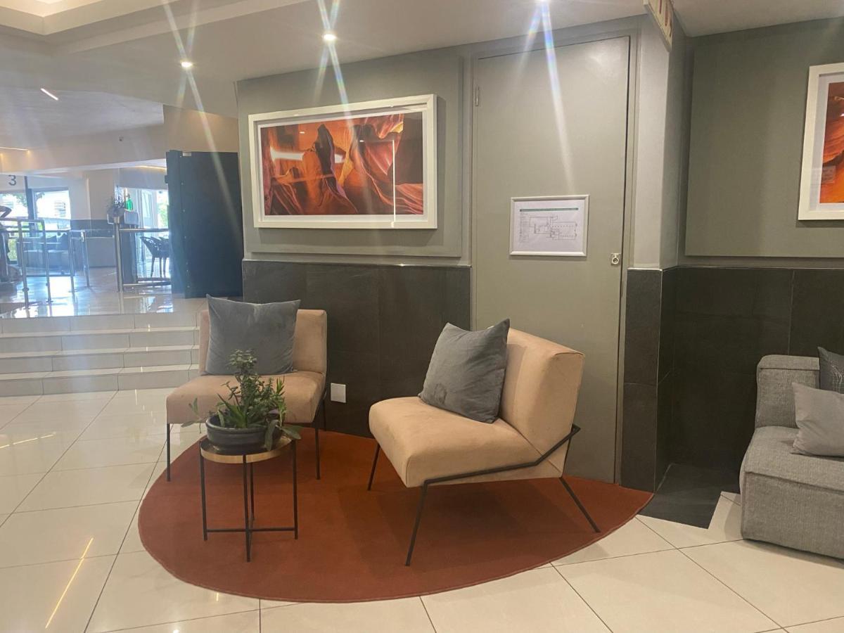 Lovely Rosebank 1-bedroom With Pool & Cinema Apartment *