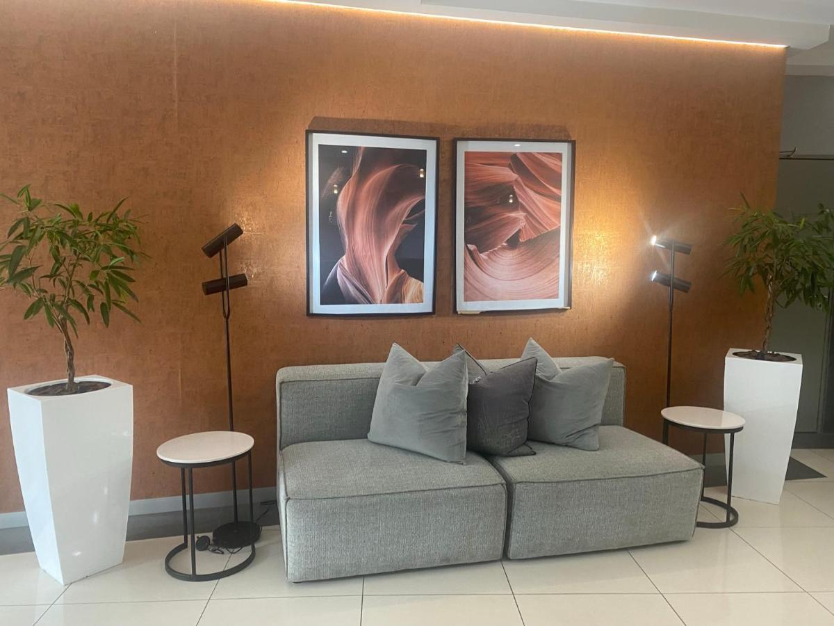 Lovely Rosebank 1-bedroom With Pool & Cinema