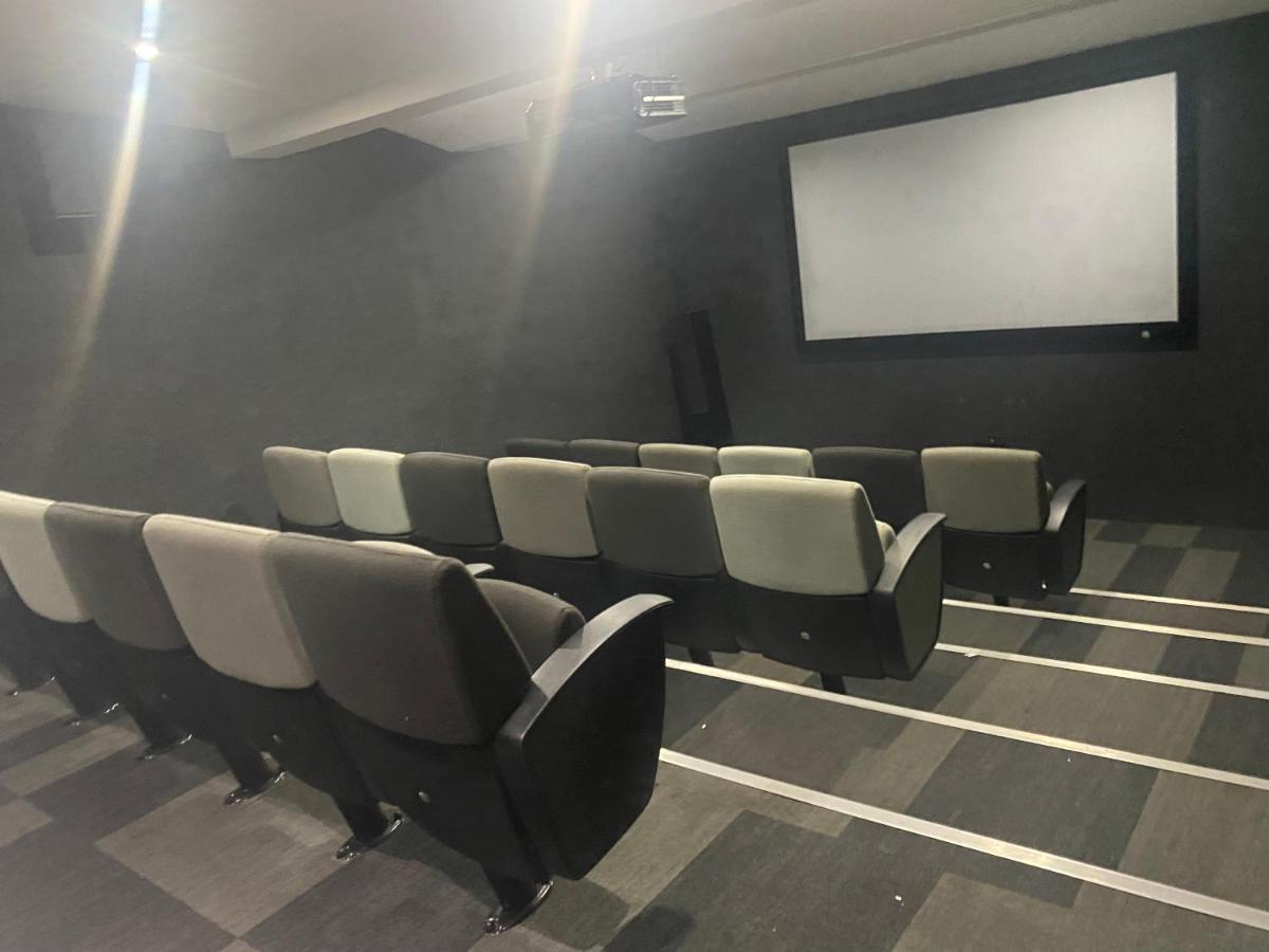 Lovely Rosebank 1-bedroom With Pool & Cinema * Johannesburg
