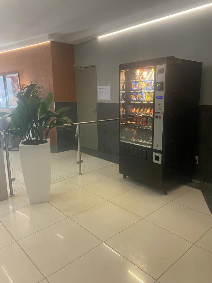 Lovely Rosebank 1-bedroom With Pool & Cinema Johannesburg