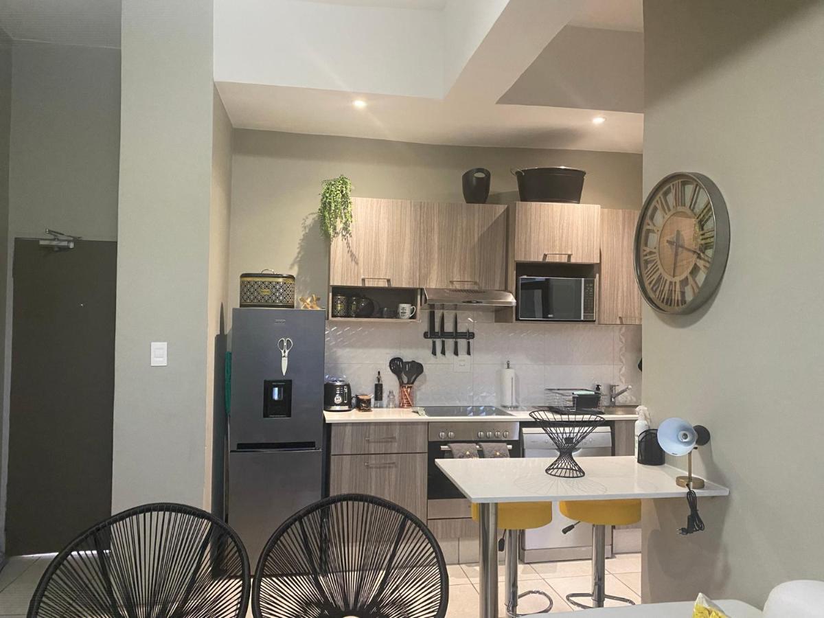 Apartment Lovely Rosebank 1-bedroom With Pool & Cinema
