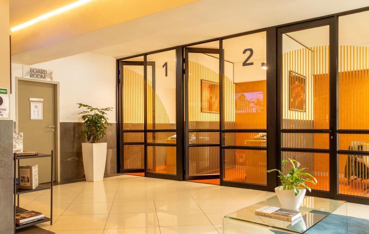 Apartment Zeus Apartments - Rosebank Johannesburg