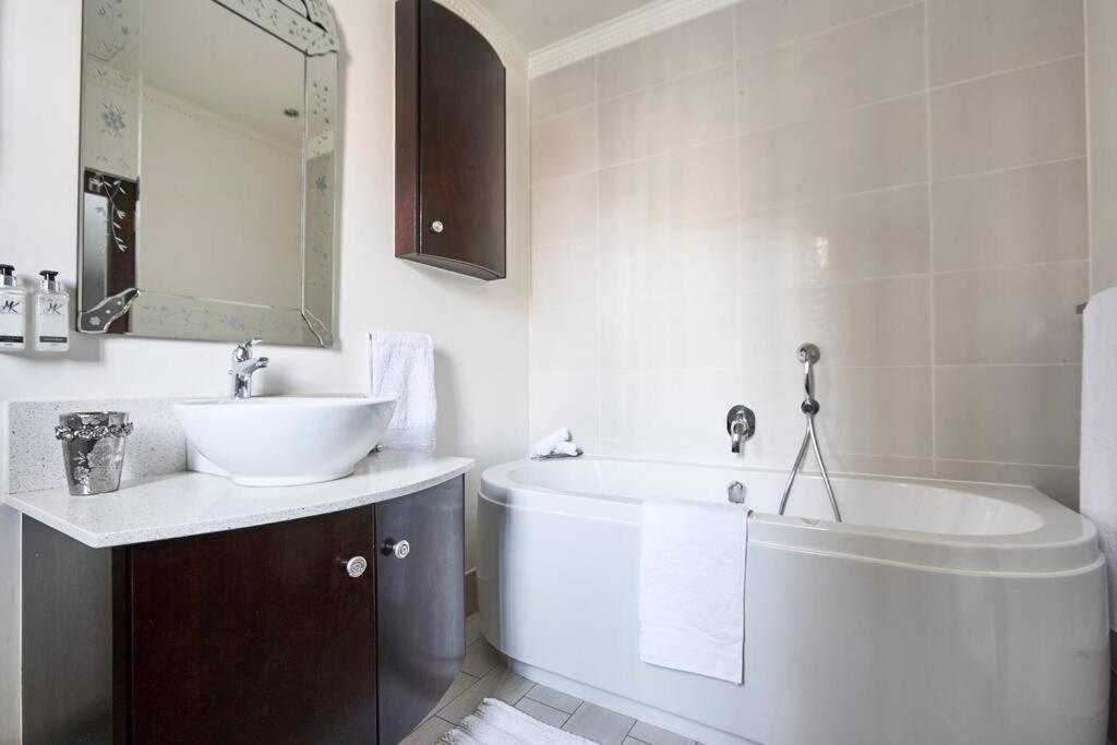 Stylish And Homely Apartment Johannesburg