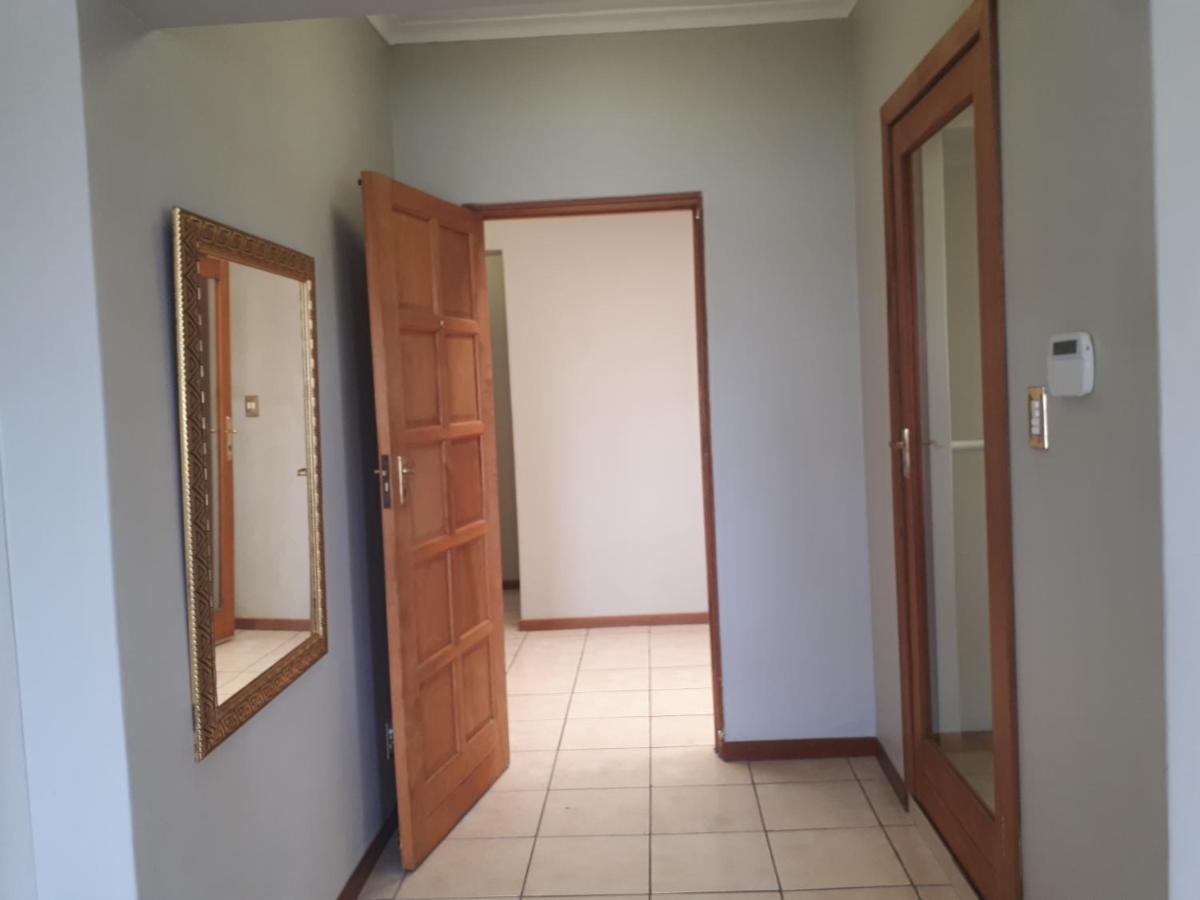 Cottage, Close To Uj, Milpark, Wits