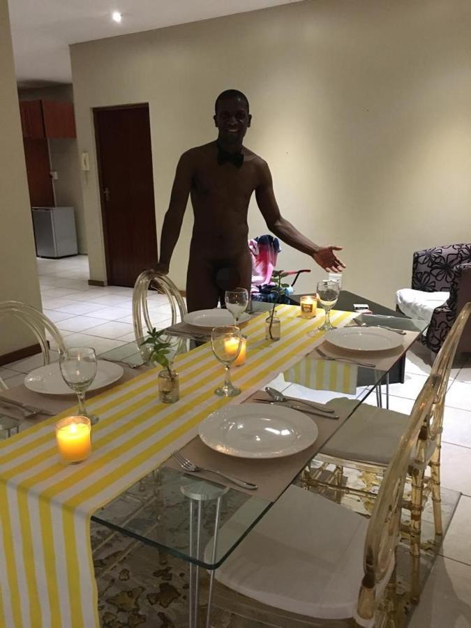 Apartment Harrison Naked Dining *
